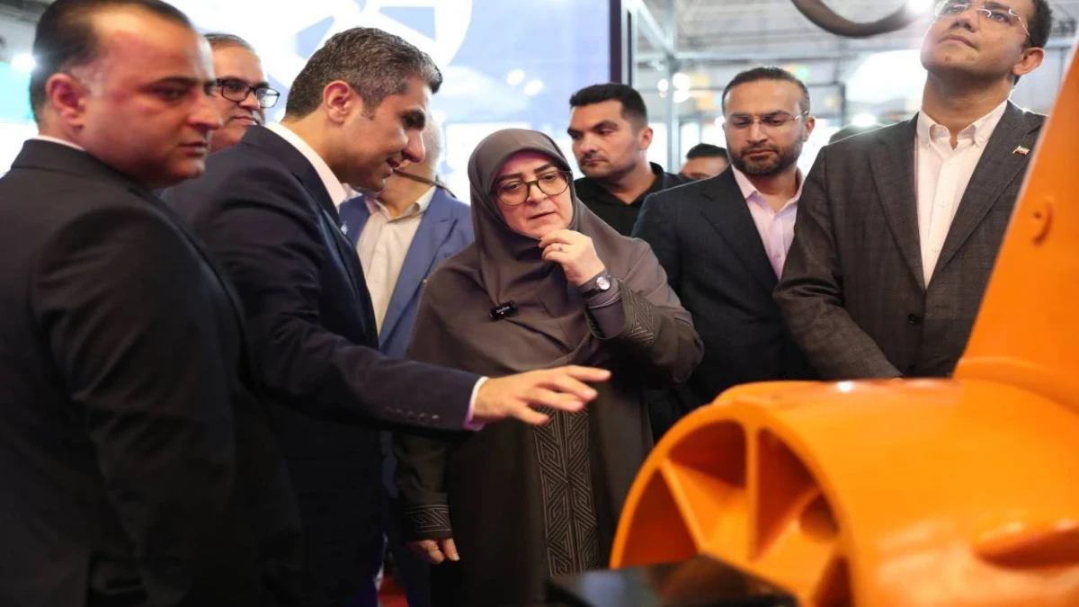 بازدید سخنگوی دولت چهاردهم از غرفه رایتل در الکامپ